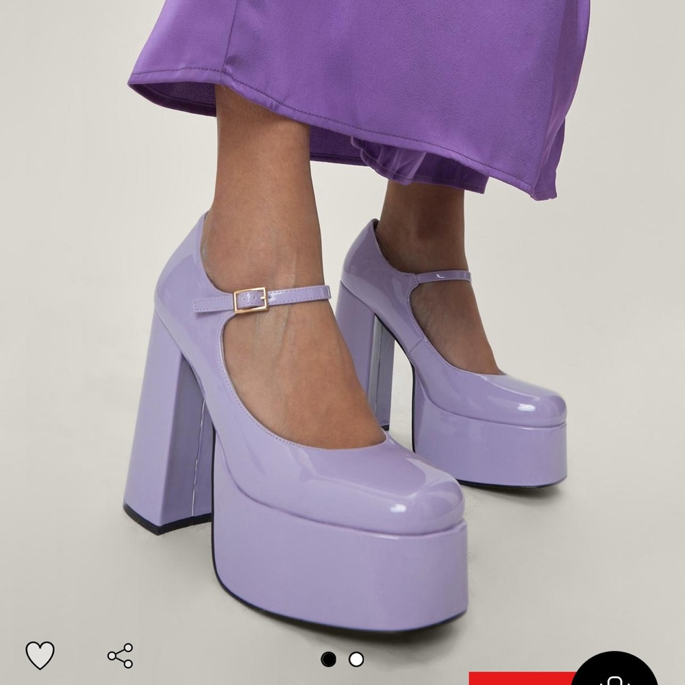 Patent leather Mary Jane platform shoe in violet!